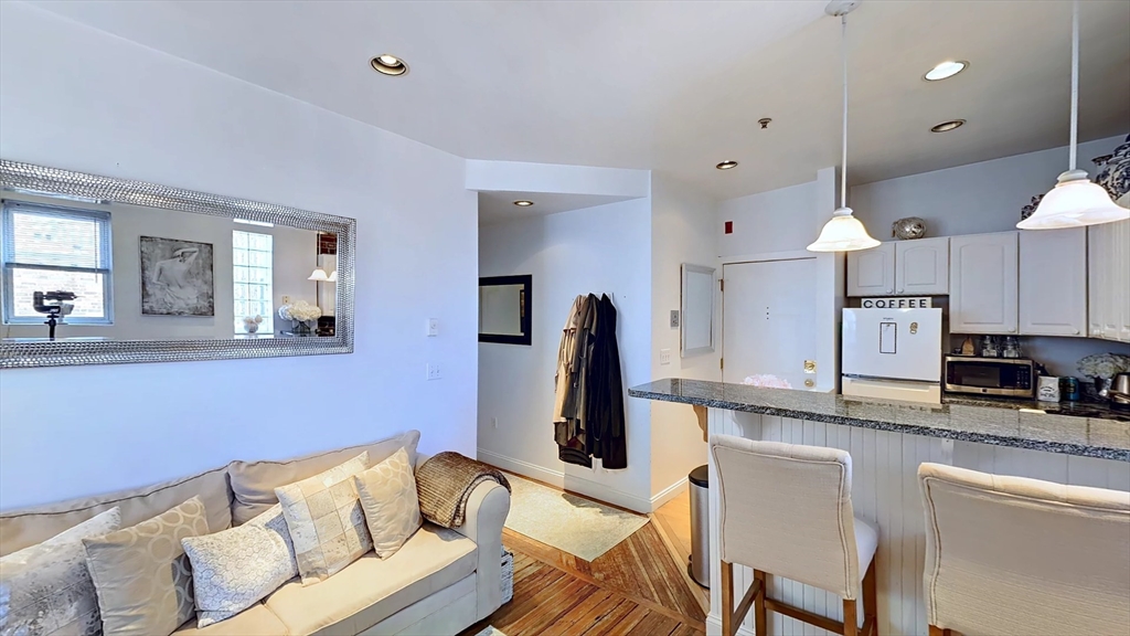 91 Prince St., Boston, Massachusetts, 2 Bedrooms Bedrooms, 5 Rooms Rooms,1 BathroomBathrooms,Residential Lease,For Rent,Prince St.,73511853