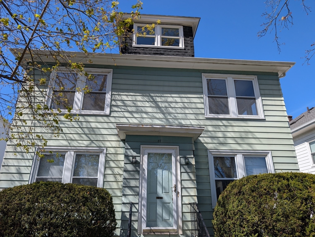37 Lafayette Place, Salem, Massachusetts, 3 Bedrooms Bedrooms, 6 Rooms Rooms,1 BathroomBathrooms,Residential Lease,For Rent,Lafayette Place,73511899