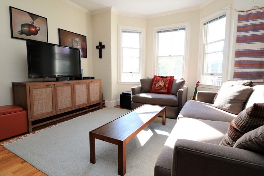 8 Caldwell Avenue, Somerville, Massachusetts, 2 Bedrooms Bedrooms, 4 Rooms Rooms,1 BathroomBathrooms,Residential Lease,For Rent,Caldwell Avenue,73504217