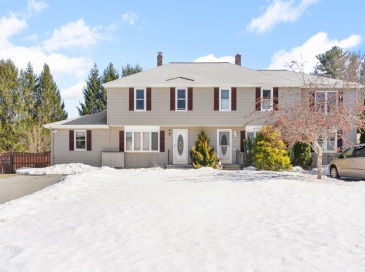 12 Meadow Road, Uxbridge, Massachusetts, 2 Bedrooms Bedrooms, 8 Rooms Rooms,1.5 BathroomsBathrooms,Residential,For Sale,Meadow Road,73490865