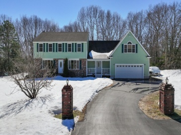 3 Angela Dr, Foxboro, Massachusetts, 4 Bedrooms Bedrooms, 8 Rooms Rooms,3 BathroomsBathrooms,Residential,For Sale,Angela Dr,73487529