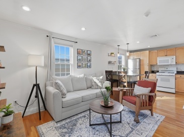 11 Columbia Rd, Wakefield, Massachusetts, 1 Bedroom Bedrooms, 3 Rooms Rooms,1 BathroomBathrooms,Residential,For Sale,Columbia Rd,73493822