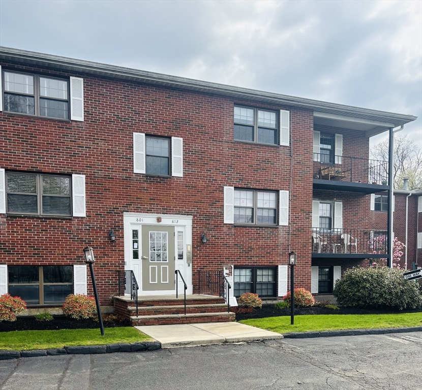 90 Neponset St, Canton, Massachusetts, 2 Bedrooms Bedrooms, 5 Rooms Rooms,1 BathroomBathrooms,Residential Lease,For Rent,Neponset St,73511908