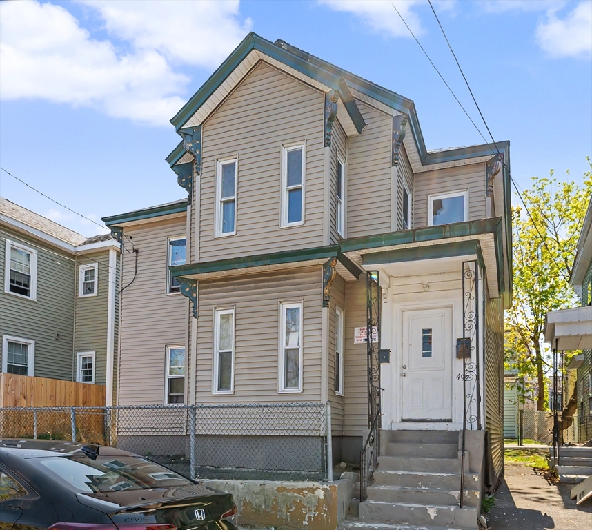 492 Fletcher St, Lowell, Massachusetts, 6 Bedrooms Bedrooms, 10 Rooms Rooms,2 BathroomsBathrooms,Residential Income,For Sale,Fletcher St,73511911