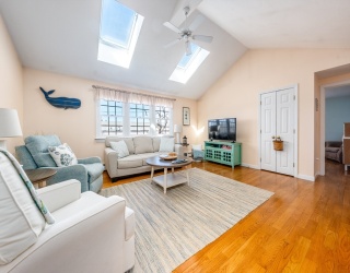 78 Center St, Dennis, Massachusetts, 2 Bedrooms Bedrooms, 4 Rooms Rooms,1 BathroomBathrooms,Residential,For Sale,Center St,73511985