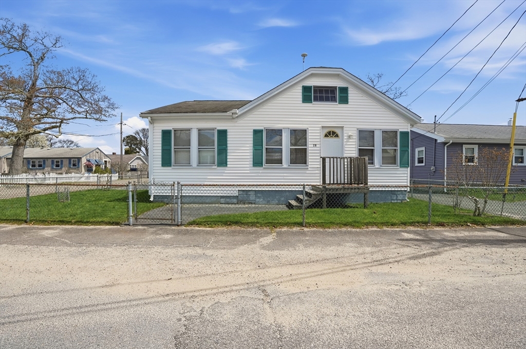 26 Bayview Street, Wareham, Massachusetts, 3 Bedrooms Bedrooms, 5 Rooms Rooms,1 BathroomBathrooms,Residential,For Sale,Bayview Street,73512023