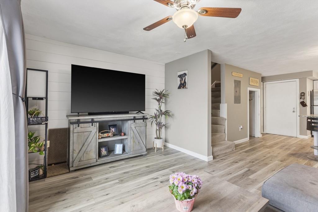 12 Summit Ave., Beverly, Massachusetts, 2 Bedrooms Bedrooms, 4 Rooms Rooms,1 BathroomBathrooms,Residential,For Sale,Summit Ave.,73512050