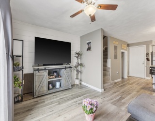 12 Summit Ave., Beverly, Massachusetts, 2 Bedrooms Bedrooms, 4 Rooms Rooms,1 BathroomBathrooms,Residential,For Sale,Summit Ave.,73512050
