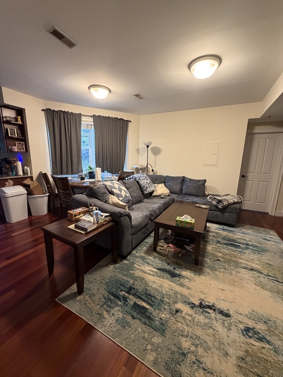43 Pitman Street, Somerville, Massachusetts, 2 Bedrooms Bedrooms, 6 Rooms Rooms,1 BathroomBathrooms,Residential Lease,For Rent,Pitman Street,73512089