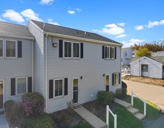 168 Hart St, Taunton, Massachusetts, 2 Bedrooms Bedrooms, 5 Rooms Rooms,1.5 BathroomsBathrooms,Residential,For Sale,Hart St,73512037