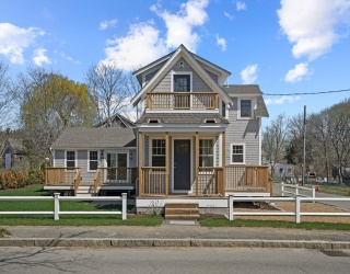 33 Vineyard Ave, Oak Bluffs, Massachusetts, 3 Bedrooms Bedrooms, 13 Rooms Rooms,2.5 BathroomsBathrooms,Residential,For Sale,Vineyard Ave,73511961