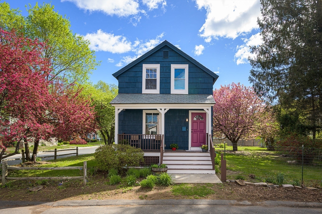 17 Olympia St, Easthampton, Massachusetts, 2 Bedrooms Bedrooms, 6 Rooms Rooms,1 BathroomBathrooms,Residential,For Sale,Olympia St,73511984