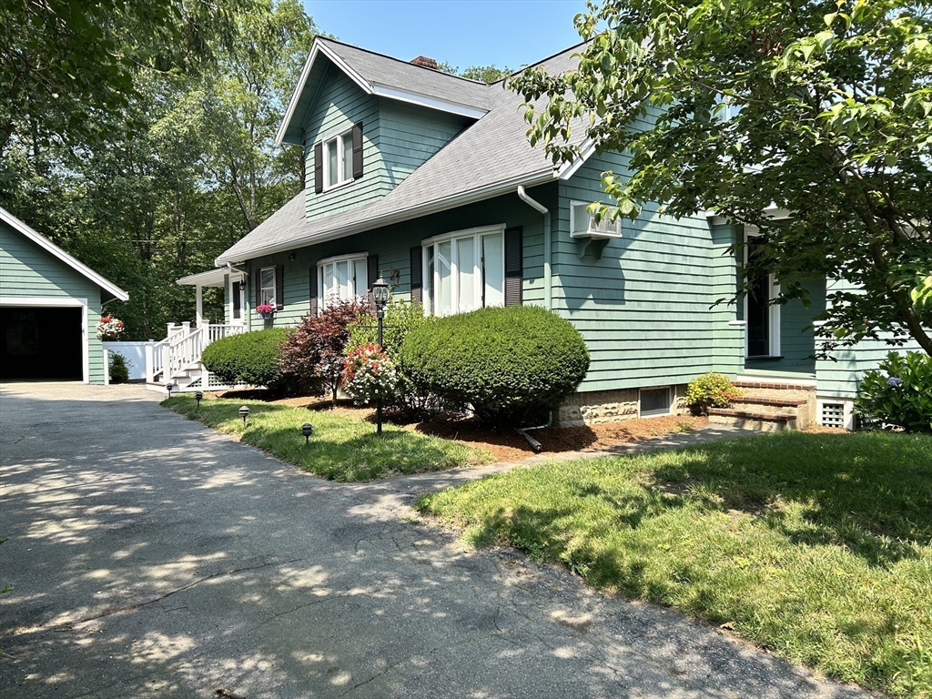 500 Lowell St, Lexington, Massachusetts, 4 Bedrooms Bedrooms, 8 Rooms Rooms,2 BathroomsBathrooms,Residential Lease,For Rent,Lowell St,73512006