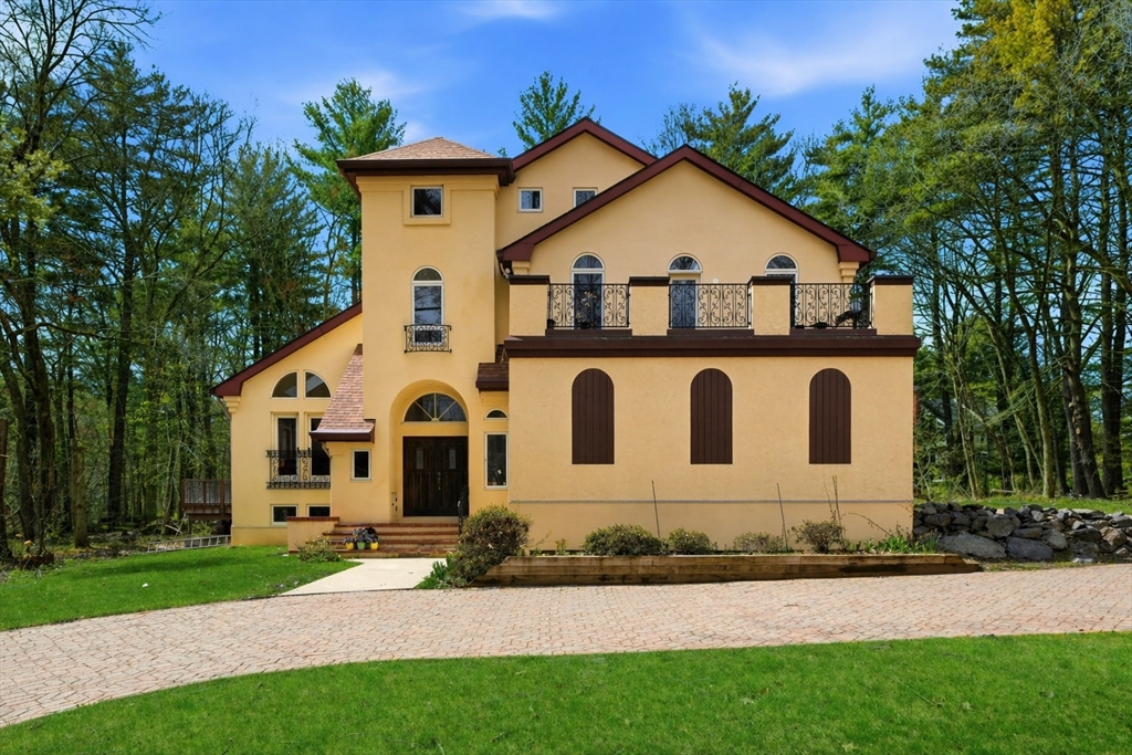 268 Concord Rd, Weston, Massachusetts, 5 Bedrooms Bedrooms, 15 Rooms Rooms,4.5 BathroomsBathrooms,Residential Lease,For Rent,Concord Rd,73512015