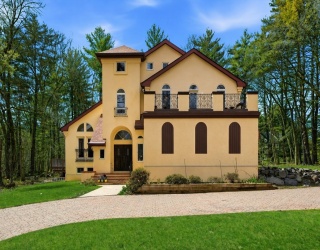 268 Concord Rd, Weston, Massachusetts, 5 Bedrooms Bedrooms, 15 Rooms Rooms,4.5 BathroomsBathrooms,Residential Lease,For Rent,Concord Rd,73512015