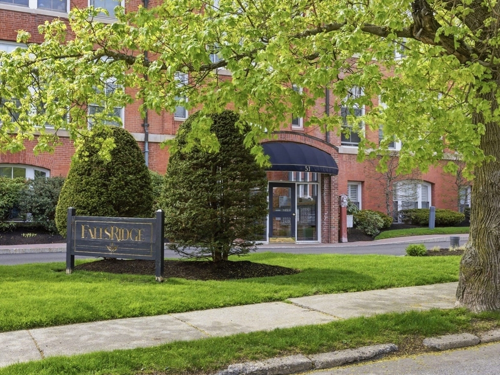 51 Pettee St, Newton, Massachusetts, 1 Bedroom Bedrooms, 3 Rooms Rooms,1.5 BathroomsBathrooms,Residential,For Sale,Pettee St,73511938