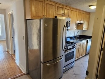 21 Bird St, Foxboro, Massachusetts, 2 Bedrooms Bedrooms, 4 Rooms Rooms,1 BathroomBathrooms,Residential Lease,For Rent,Bird St,73512027