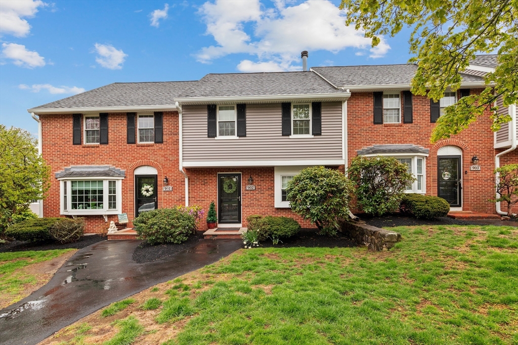 320 Newbury St, Danvers, Massachusetts, 4 Bedrooms Bedrooms, 7 Rooms Rooms,3.5 BathroomsBathrooms,Residential,For Sale,Newbury St,73512035