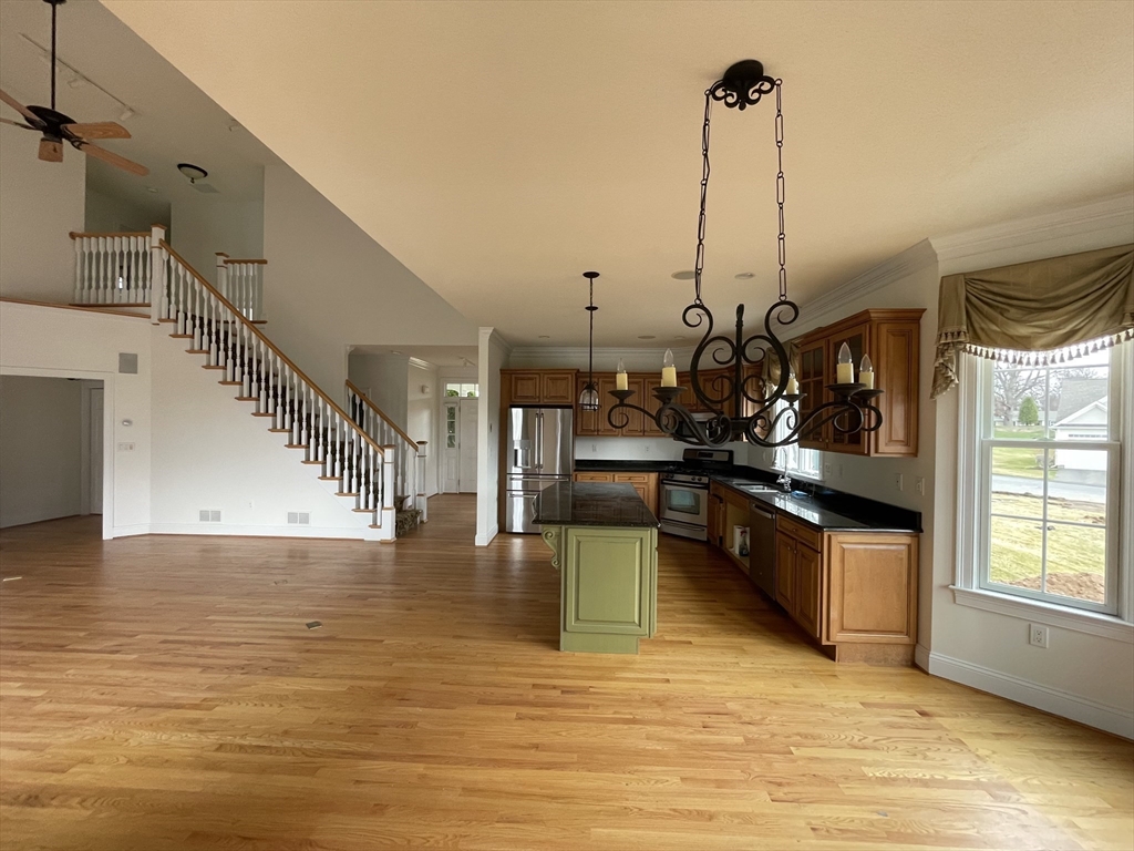 4 Broadleaf Circle, East Longmeadow, Massachusetts, 3 Bedrooms Bedrooms, 6 Rooms Rooms,3.5 BathroomsBathrooms,Residential Lease,For Rent,Broadleaf Circle,73512135