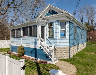 992 Lees River Ave, Somerset, Massachusetts, 3 Bedrooms Bedrooms, 6 Rooms Rooms,1 BathroomBathrooms,Residential,For Sale,Lees River Ave,73512065