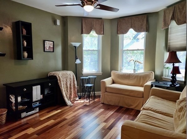1415 Commonwealth Ave, Boston, Massachusetts, 2 Bedrooms Bedrooms, 4 Rooms Rooms,1 BathroomBathrooms,Residential Lease,For Rent,Commonwealth Ave,73512138