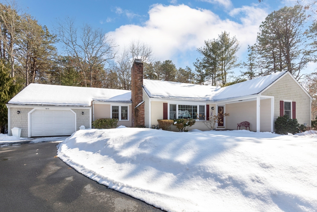 1415 Old Post Rd, Barnstable, Massachusetts, 3 Bedrooms Bedrooms, 6 Rooms Rooms,2 BathroomsBathrooms,Residential,For Sale,Old Post Rd,73477074