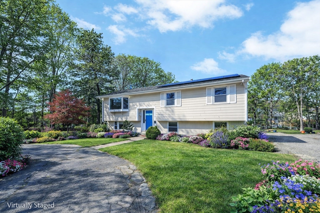 27 Madeline Road, Falmouth, Massachusetts, 5 Bedrooms Bedrooms, 8 Rooms Rooms,2 BathroomsBathrooms,Residential,For Sale,Madeline Road,73488076