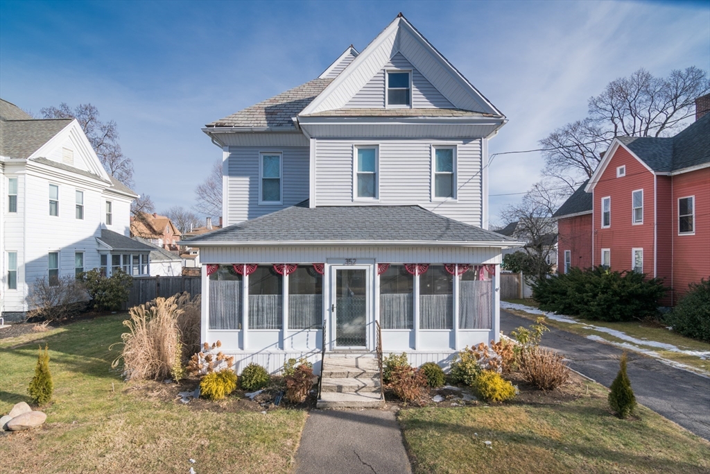 352 Pleasant St, Holyoke, Massachusetts, 4 Bedrooms Bedrooms, 8 Rooms Rooms,2 BathroomsBathrooms,Residential,For Sale,Pleasant St,73480071