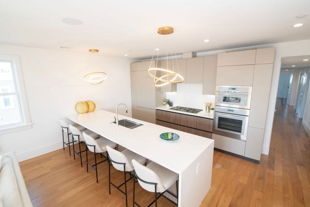 726 E 8th Street, Boston, Massachusetts, 3 Bedrooms Bedrooms, 7 Rooms Rooms,3 BathroomsBathrooms,Residential Lease,For Rent,E 8th Street,73468448