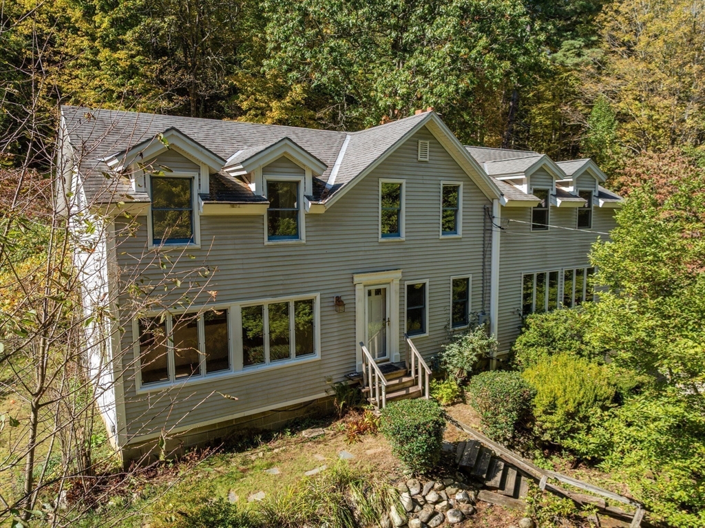 139 Water St, Northampton, Massachusetts, 4 Bedrooms Bedrooms, 8 Rooms Rooms,1.5 BathroomsBathrooms,Residential,For Sale,Water St,73440772