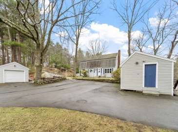 125 Eastern Ave, Essex, Massachusetts, 3 Bedrooms Bedrooms, 9 Rooms Rooms,1 BathroomBathrooms,Residential,For Sale,Eastern Ave,73498036