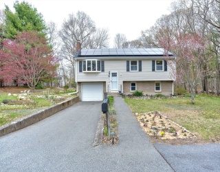 4 Park Dr, Holbrook, Massachusetts, 4 Bedrooms Bedrooms, 9 Rooms Rooms,1.5 BathroomsBathrooms,Residential,For Sale,Park Dr,73512197