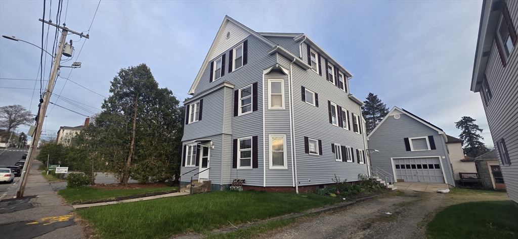 12 Francis, Worcester, Massachusetts, 2 Bedrooms Bedrooms, 7 Rooms Rooms,1 BathroomBathrooms,Residential Lease,For Rent,Francis,73512463