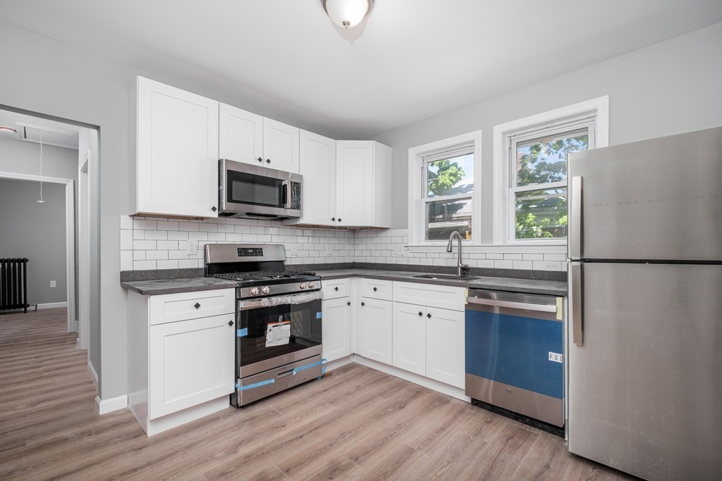 17-19 Alcott Park, Malden, Massachusetts, 3 Bedrooms Bedrooms, 5 Rooms Rooms,1 BathroomBathrooms,Residential Lease,For Rent,Alcott Park,73512253