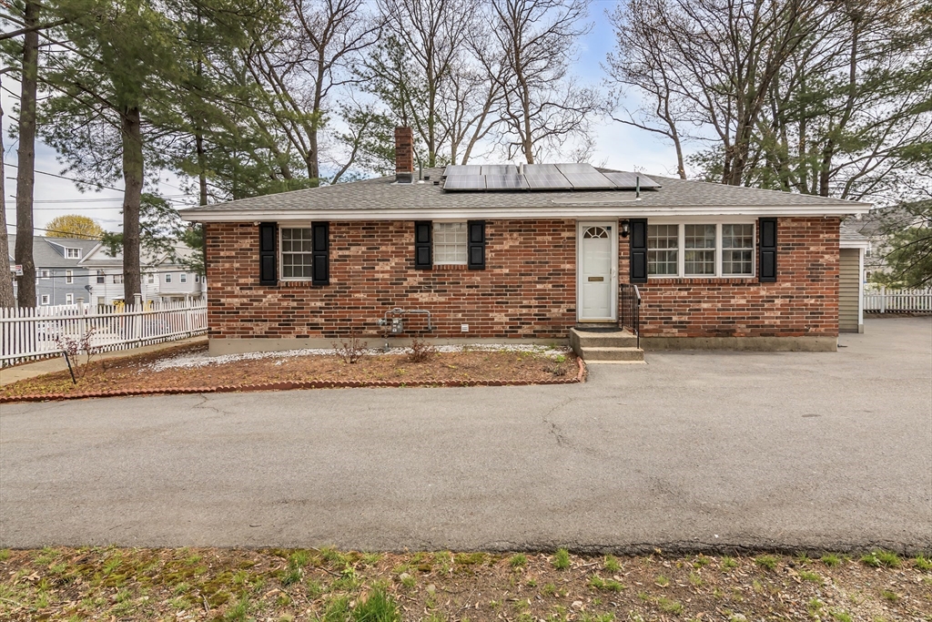 401 S Broadway, Lawrence, Massachusetts, 4 Bedrooms Bedrooms, 7 Rooms Rooms,2 BathroomsBathrooms,Residential,For Sale,S Broadway,73512257