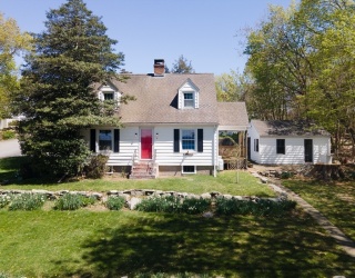6 Miles Ave, Tiverton, Rhode Island, 3 Bedrooms Bedrooms, 6 Rooms Rooms,1.5 BathroomsBathrooms,Residential,For Sale,Miles Ave,73512485