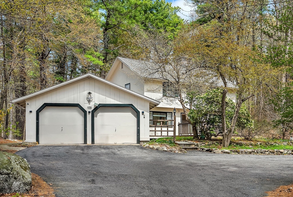 103 Newtown Rd, Acton, Massachusetts, 4 Bedrooms Bedrooms, 9 Rooms Rooms,3 BathroomsBathrooms,Residential,For Sale,Newtown Rd,73512481