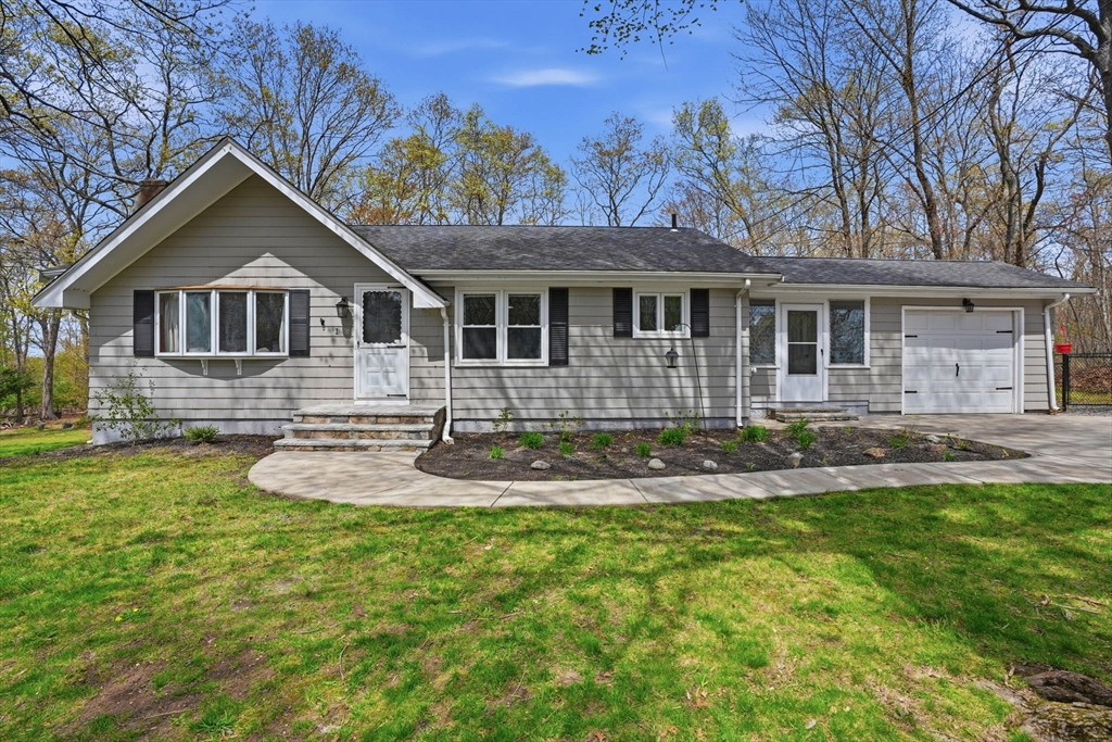 1 Odonnell Dr, Attleboro, Massachusetts, 3 Bedrooms Bedrooms, 5 Rooms Rooms,1 BathroomBathrooms,Residential,For Sale,Odonnell Dr,73512489