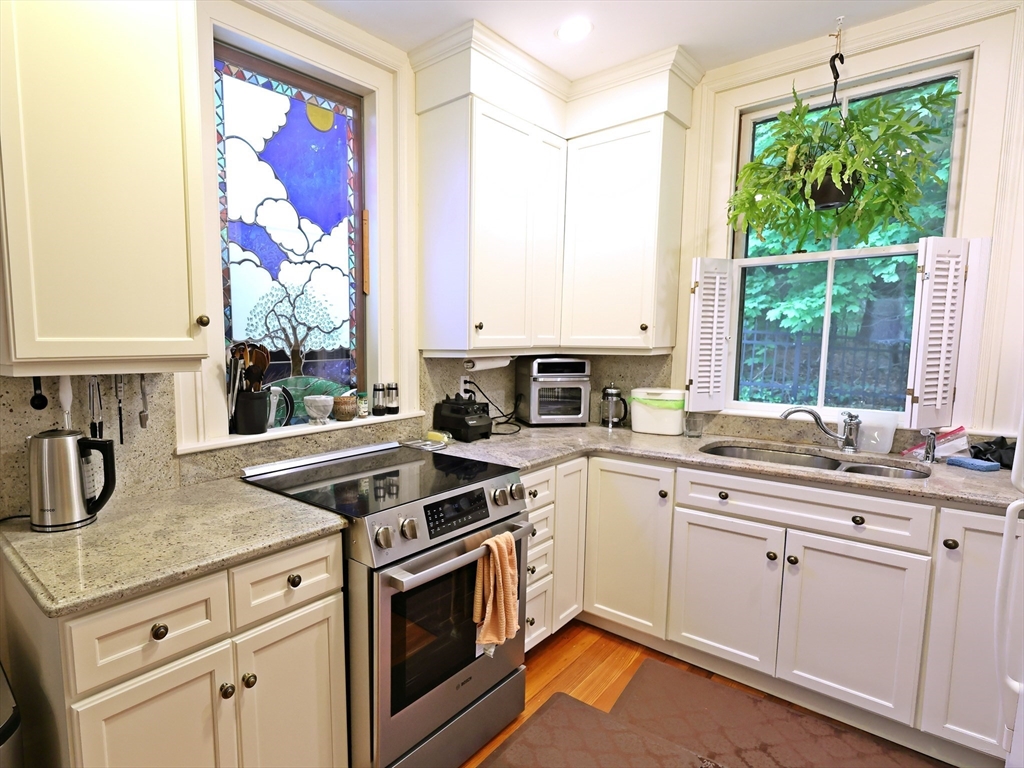 107 Waban Hill Road, Newton, Massachusetts, 2 Bedrooms Bedrooms, 4 Rooms Rooms,1.5 BathroomsBathrooms,Residential Lease,For Rent,Waban Hill Road,73512286