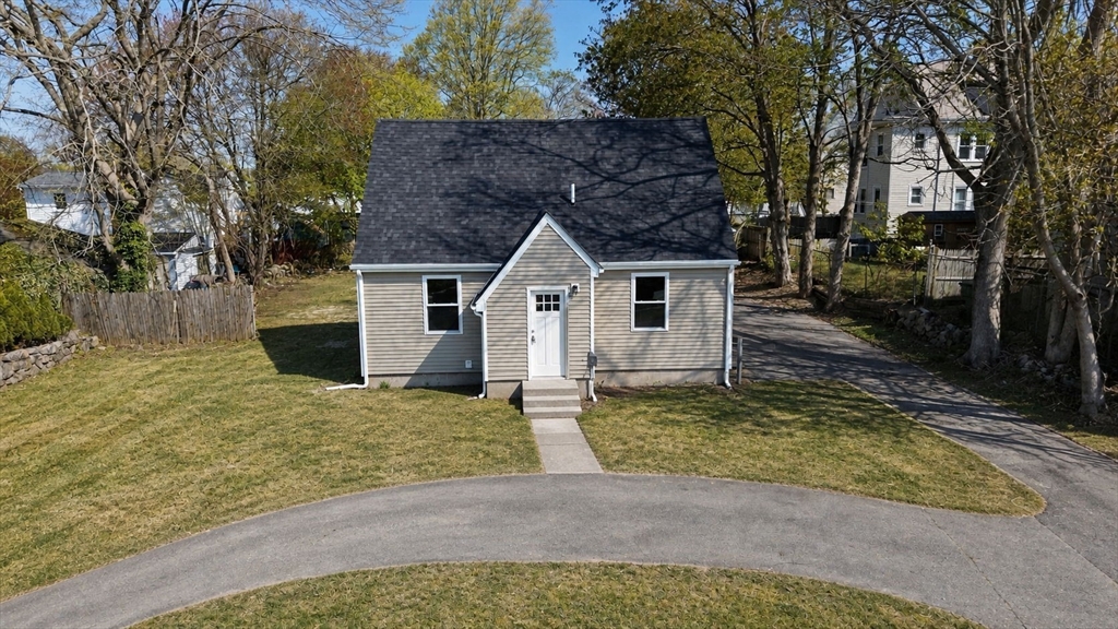121 Durfee St, New Bedford, Massachusetts, 3 Bedrooms Bedrooms, 6 Rooms Rooms,2 BathroomsBathrooms,Residential,For Sale,Durfee St,73512296