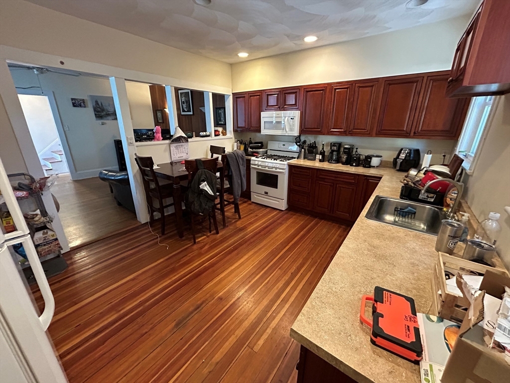 77 Bigelow Street, Quincy, Massachusetts, 4 Bedrooms Bedrooms, 6 Rooms Rooms,1.5 BathroomsBathrooms,Residential Lease,For Rent,Bigelow Street,73512305