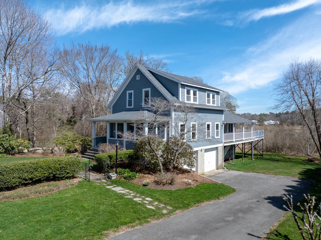 329 Front St, Marion, Massachusetts, 3 Bedrooms Bedrooms, 8 Rooms Rooms,2.5 BathroomsBathrooms,Residential,For Sale,Front St,73505105