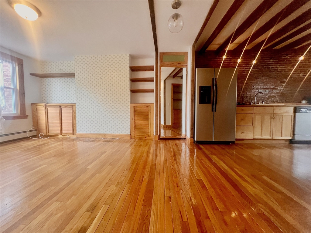 202 Harvard St, Cambridge, Massachusetts, 3 Bedrooms Bedrooms, 8 Rooms Rooms,2 BathroomsBathrooms,Residential Lease,For Rent,Harvard St,73512318