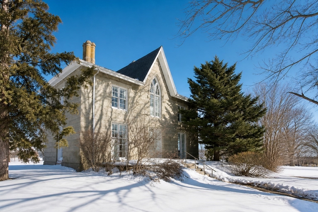 181 Washington Street, Fairhaven, Massachusetts, 5 Bedrooms Bedrooms, 7 Rooms Rooms,2 BathroomsBathrooms,Residential,For Sale,Washington Street,73512287