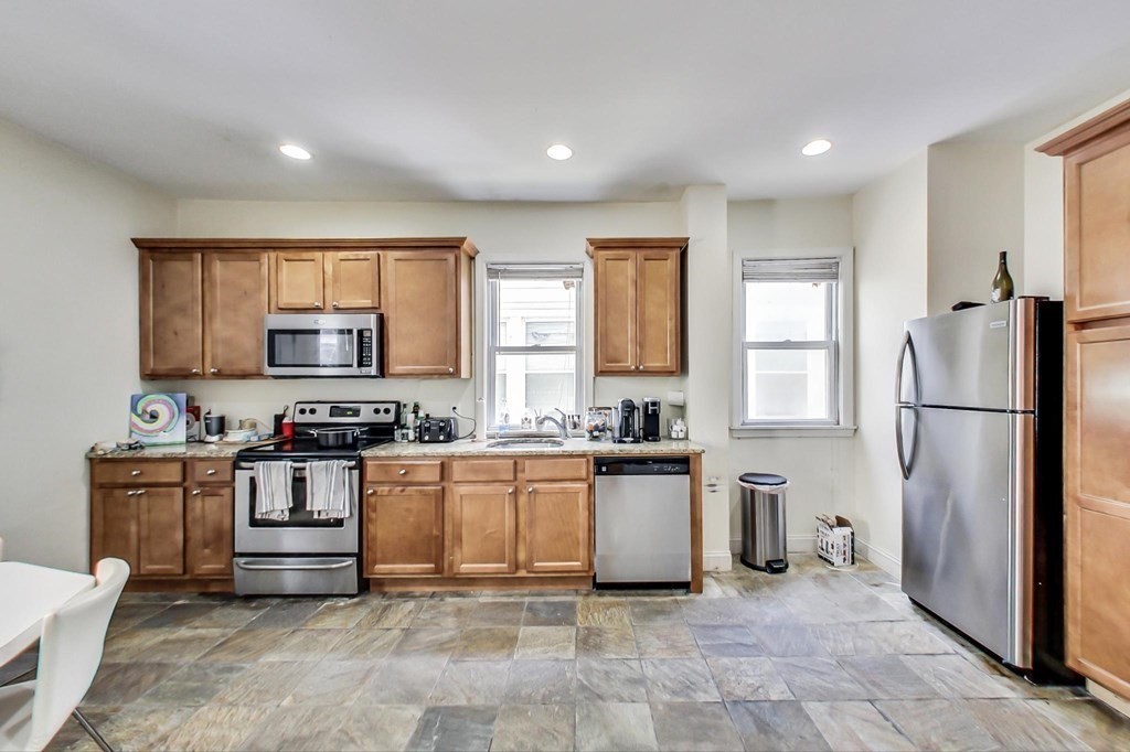 47 Hillside Street, Boston, Massachusetts, 5 Bedrooms Bedrooms, 7 Rooms Rooms,2 BathroomsBathrooms,Residential Lease,For Rent,Hillside Street,73512344