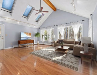 77 Colonial Road, Sudbury, Massachusetts, 3 Bedrooms Bedrooms, 7 Rooms Rooms,3.5 BathroomsBathrooms,Residential Lease,For Rent,Colonial Road,73500173
