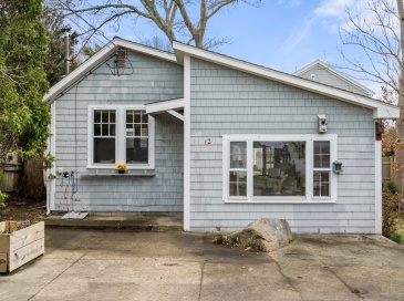12 Kabeyun Rd, Marion, Massachusetts, 1 Bedroom Bedrooms, 4 Rooms Rooms,1 BathroomBathrooms,Residential,For Sale,Kabeyun Rd,73498672