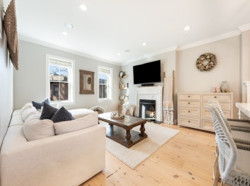 117 Baldwin Street, Boston, Massachusetts, 4 Bedrooms Bedrooms, 8 Rooms Rooms,3.5 BathroomsBathrooms,Residential,For Sale,Baldwin Street,73490466