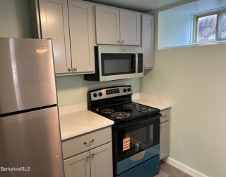 1 Pebble, North Adams, Massachusetts, 1 Bedroom Bedrooms, 4 Rooms Rooms,1 BathroomBathrooms,Residential Lease,For Rent,Pebble,73494057