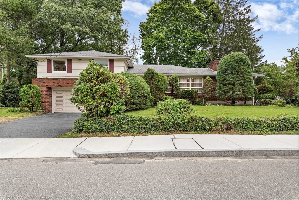 253 Linden Street, Waltham, Massachusetts, 4 Bedrooms Bedrooms, 10 Rooms Rooms,3 BathroomsBathrooms,Residential Lease,For Rent,Linden Street,73493669